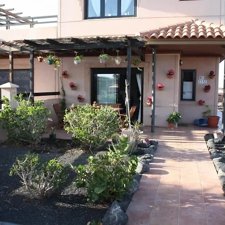 Ocean View 2 Bedroom 2 Bath Townhouse Origo Mare Сasa de vacaciones Lajares