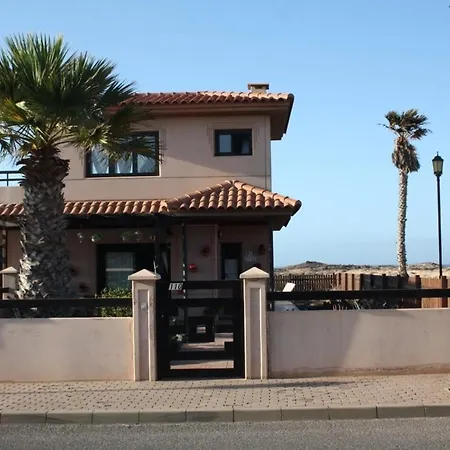 Ocean View 2 Bedroom 2 Bath Townhouse Origo Mare Сasa de vacaciones Lajares